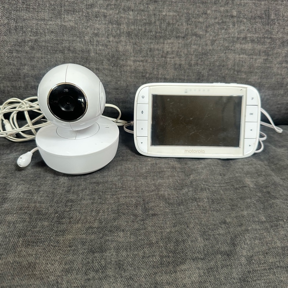 Motorola White Baby Monitor with Camera and Display